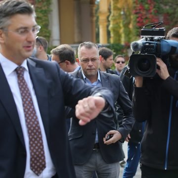 Hasanbegović prkosi Plenkoviću i njegovim mjerama: Nisam i neću se cijepiti, a ne želim se ni testirati. Moje je pravo imati virus