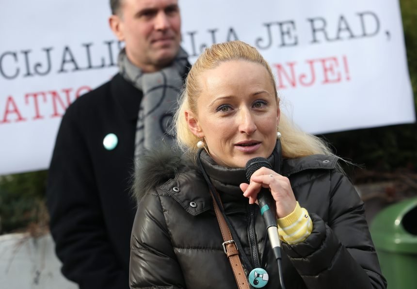 Dramatično  upozorenje doktorice: Mi smo pješadija koja gine na terenu dok generali plešu valcer u prekrasnim prostorijama