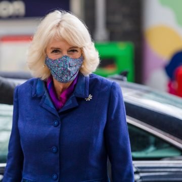 Jadni Joe Biden: Prvo se osramotio kada je  zaspao, a sada ga ismijava Camilla Parker Bowles