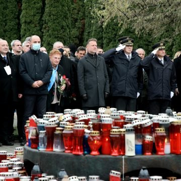 Plenković otkrio o čemu je u Vukovaru  razgovarao s Milanovićem: Predsjednik zakopčan do grla