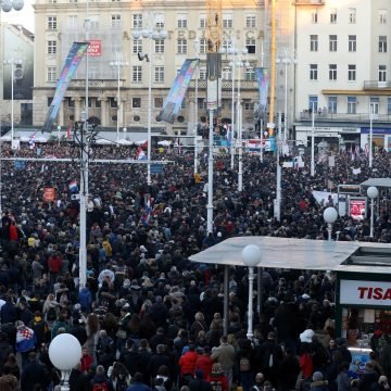 Veliki narodni ustanak protiv covid putovnica: Na prosvjed došli Raspudić, Bulj, Kokakušić, Bartulica, Hasanbegović, Sinčić, Grmoja