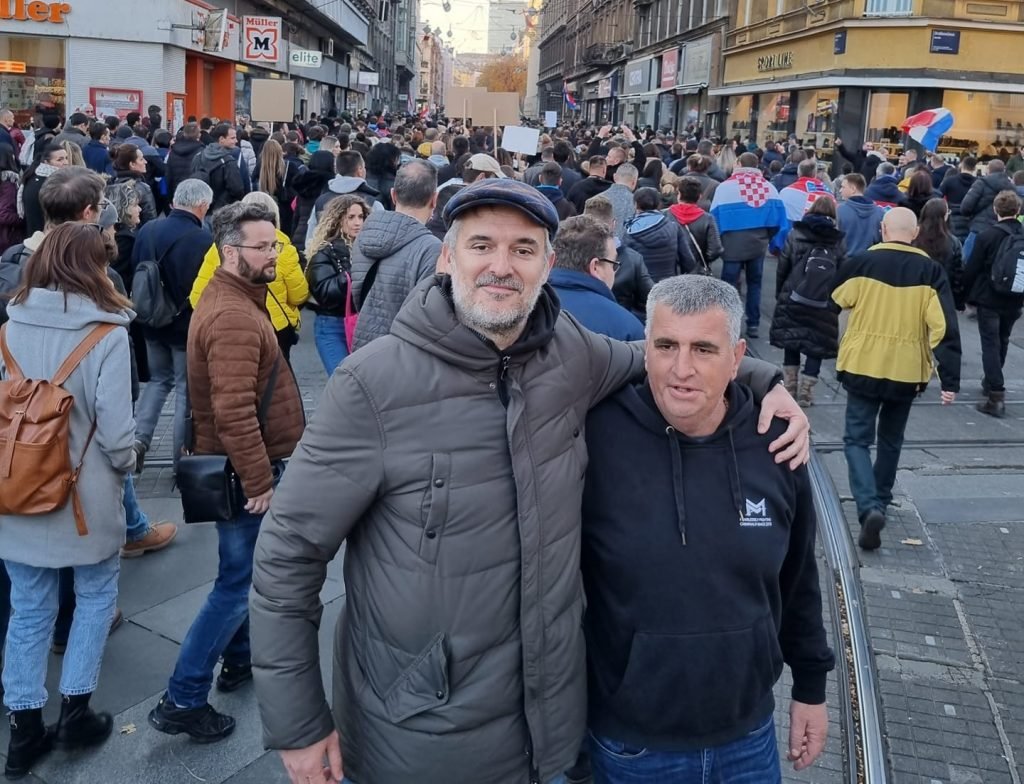 Veliki narodni ustanak protiv covid putovnica: Na prosvjed došli Raspudić, Bulj, Kokakušić, Bartulica, Hasanbegović, Sinčić, Grmoja, fotografija