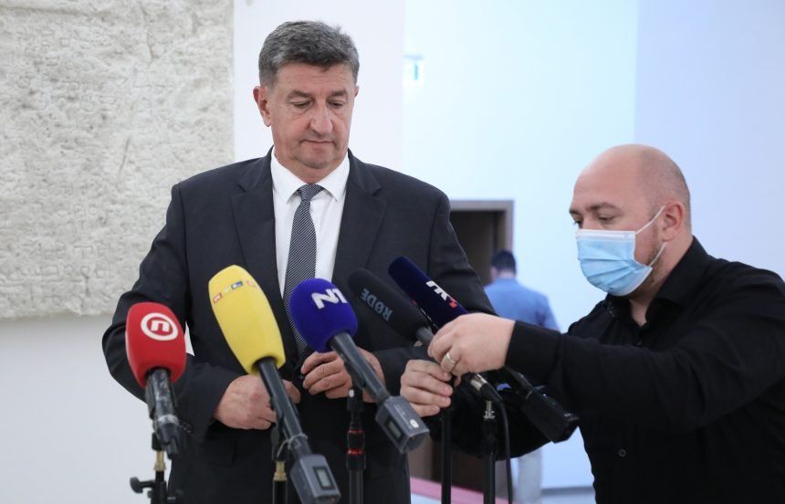 Zastupnik Željko Sačić izliječio se od korone: Evo što je izjavio nakon izlaska iz bolnice