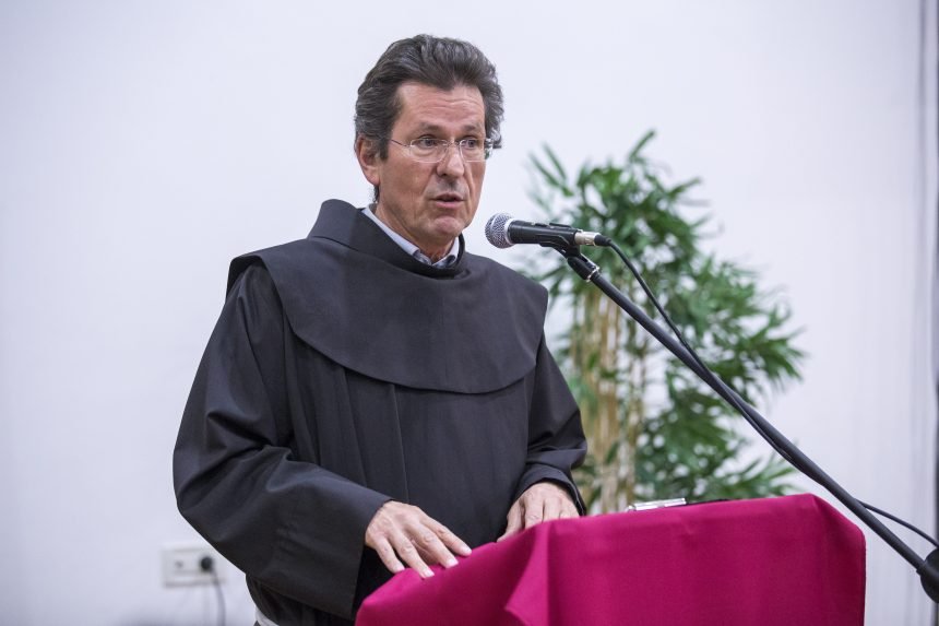 Popularni katolički svećenik: Crkva ne može i ne bi smjela zauzeti stav da samo cijepljeni smiju ući u crkvu