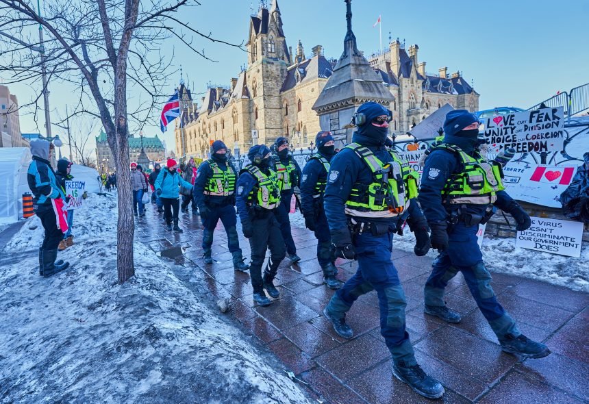 Policija uhićuje prosvjednike u Kanadi koji se bune protiv obaveznog cijeljenja