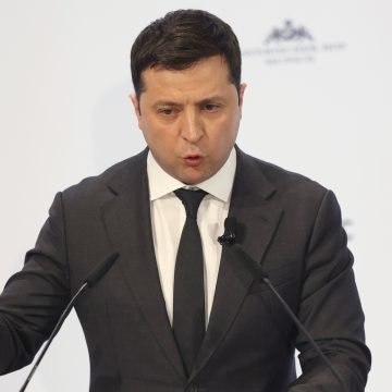 Zelenski premješten na tajnu lokaciju: Ostajem u Kijevu, ali ne smijem reći gdje se nalazim