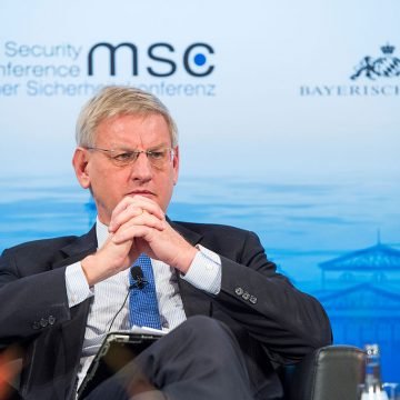 Bildt oštro protiv Srbije zbog stava o ruskoj invaziji. “Srbija se de fakto diskvalificirala iz procesa pristupanja EU”