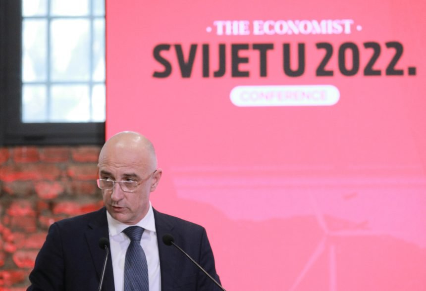 Aktivist: Ivan Vrdoljak povezan je s ruskim lobijem. Sada bi njegov pulen trebao kažnjavati Putinove igrače u Hrvatskoj