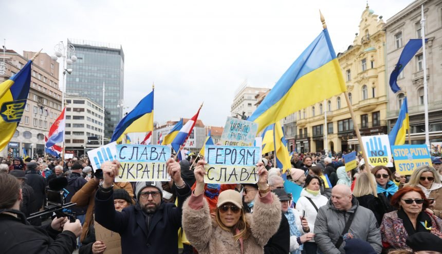 Zabranjeno isticanje ruskih i ukrajinskih zastava u Berlinu za Dan pobjede. Ukrajinci ogorčeni