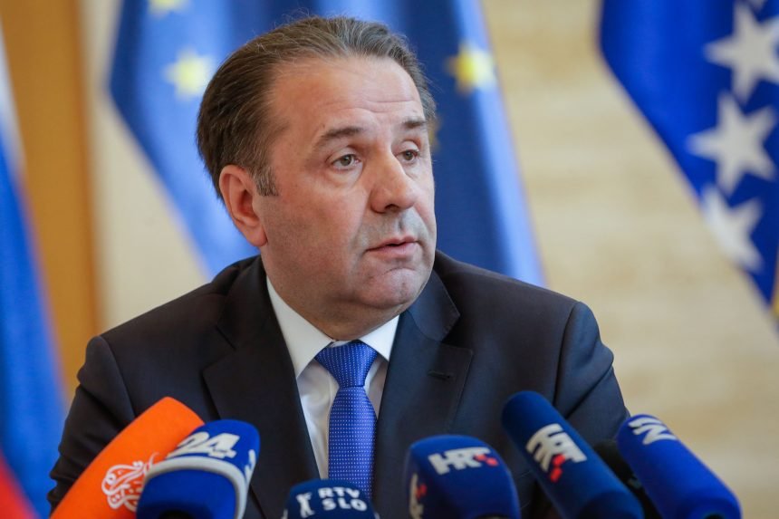 Poznati srbijanski političar teško ozlijeđen: Njegov suputnik teško stradao