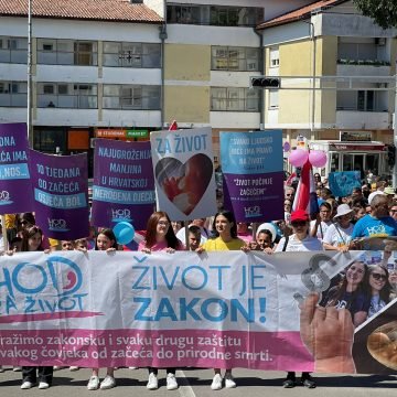 Hod za život u Imotskom: Zagovaramo nultu toleranciju prema nasilju nad nerođenom djecom