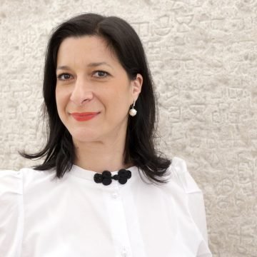HDZ-ova “pijana milijarderka” u razorenoj  i osiromašenoj Petrinji: Platila 300 000 kuna za peglanje svog imidža