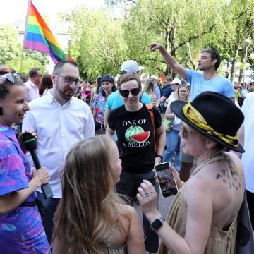 ŠTO SE DOGAĐA SA “ZELENIM” TOMAŠEVIĆEM: Radosno đuska na Gay Prideu, a ignorira i prezire katolike