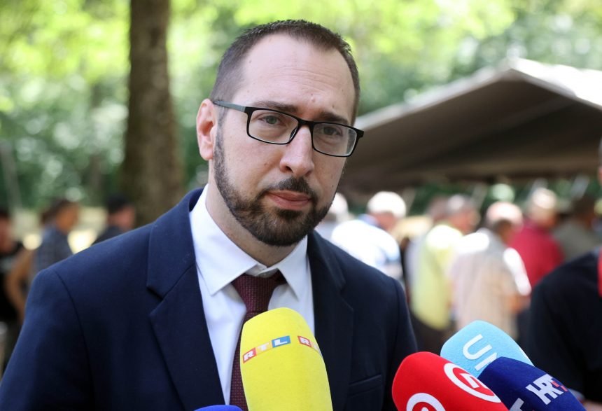 Smetaju mu molitelji: Perfidna odluka gradonačelnika Tomaševića