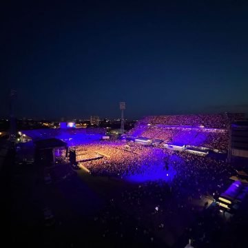 Katolički spektakl na Maksimiru: Deseci tisuća mladih došli na veliki koncert