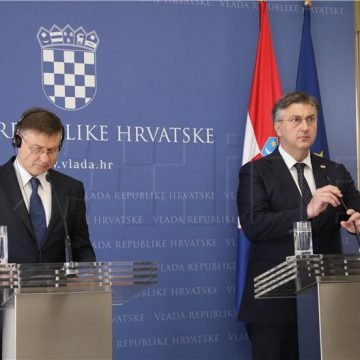 Zvuči nestvarno – Plenković: Očekujem da svi akteri u društvu budu vođeni načelom poštenog prelaska na euro