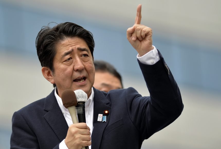 ŠOKANTNA VIJEST: Bivši japanski premijer ranjen na političkom skupu