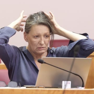 VIDEO: Ne ide pa ne ide. Urša Raukar totalno zablokirala