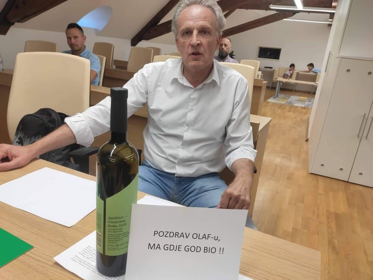 Proslavio Tolušićevo uhićenje s buteljom njegovog vina: Pozdrav OLAF-u ma gdje bio