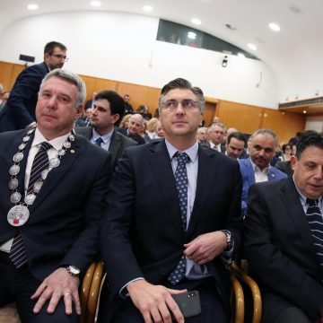 Plenković izgubio živce kada su ga novinari pitali o odgovornosti Krunoslava Katičića: Priznao je da i on poznaje uhićenog odvjetnika