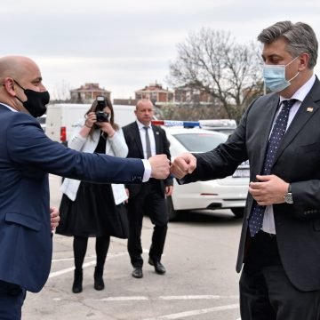 Gradonačelnik Vinkovaca (HDZ) vodio “pun autobus” prijatelja i tamburaša u Njemačku: A domaćina nije ni vidio