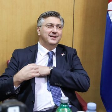 Plenković ne želi odgovarati na pitanja  zastupnika: Jandroković izbacio Vidović Krišto, Troskot spominje “rodijake” s Hvara