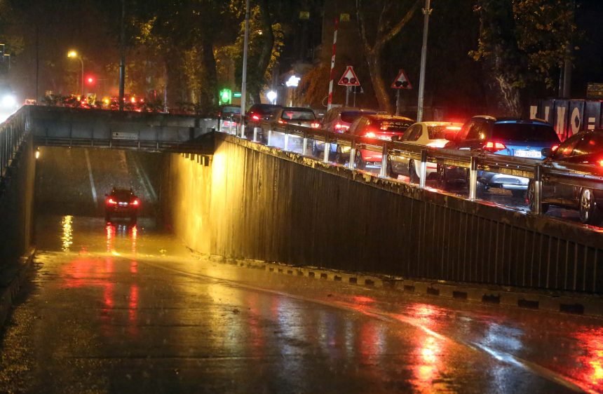 VIDEO: Biblijska poplava u Rijeci: Čovjek poginuo u bujici ispod auta, djecu spašavali iz igraonice