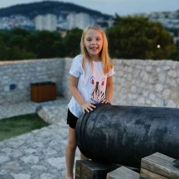 Velika tuga: Šibenčani se oprostili od prerano preminule djevojčice Kiare Goršić