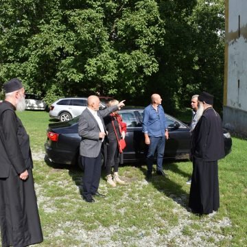 NEVJEROJATNO: Srpski mediji tvrde: Stipe Mesić posjetio manastir u Pakracu  u kojem je kršten kao – pravoslavac