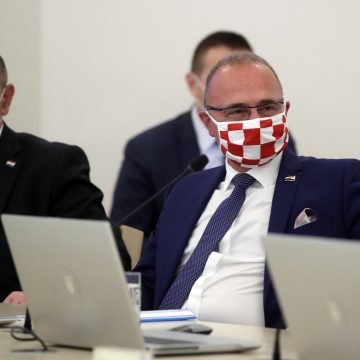 Ministar vanjskih poslova se konačno oglasio o aferi “posvajanje djece”: Nismo sudjelovali u izdavanju dokumenata