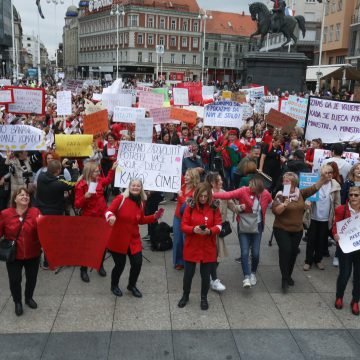 Slikovita organizatorica prosvjeda: Država je propisala biftek, a općine nam mogu isporučiti hrenovke