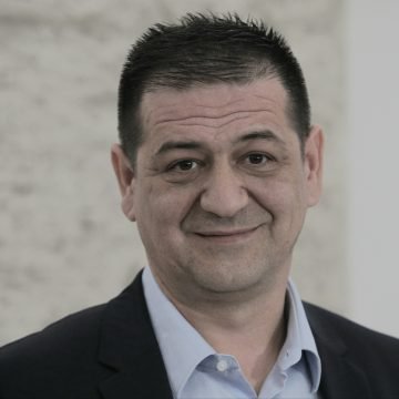 Domovinac Spajić napao njemački Allianz: Uložili su milijarde u Rusiju, a zaustavili su mirovince da kupe Fortenovu