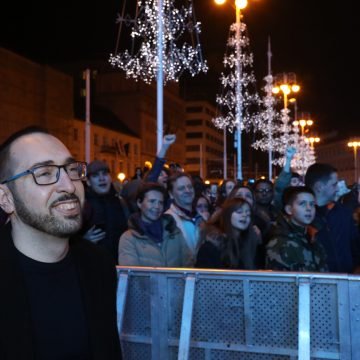 Doček Nove godine sa šarenim konfetama: Tomašević Zagrepčanima uskratio  vatromet