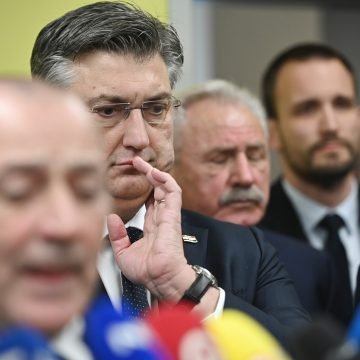 Plenković ničim izazvan otkrio čijeg je sina doktor Sakoman optužio za “dilanje” droge: A pogledajte što radi “kredibilni” Nobilo