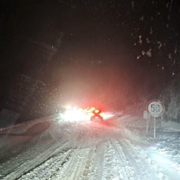 Posebno priopćenje: Noćas promjena vremena, već ujutro kiša prelazi u snijeg, olujno jugo okreće na buru, podno Velebita orkanski udari –  stiže snijeg i u nizine