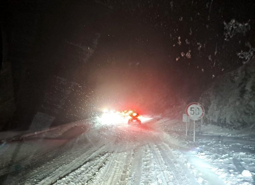 Posebno priopćenje: Noćas promjena vremena, već ujutro kiša prelazi u snijeg, olujno jugo okreće na buru, podno Velebita orkanski udari –  stiže snijeg i u nizine