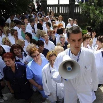 Doktorova dijagnoza: Prosvjednici u   svilenim rukavicama koji se prave da ne znaju da krivac ima ime i prezime i stranačku iskaznicu