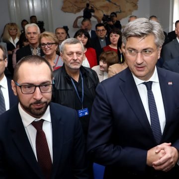 Odvjetnik zaključio: Kada HDZ-ovci nešto zgriješe, Plenković ih odmah “odstrijeli” i napusti. A sada brani možemovca iz Zambije