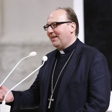 E SVAŠTA: Biskup odobrio da se iznad oltara postavi slika sa svinjskim srcem
