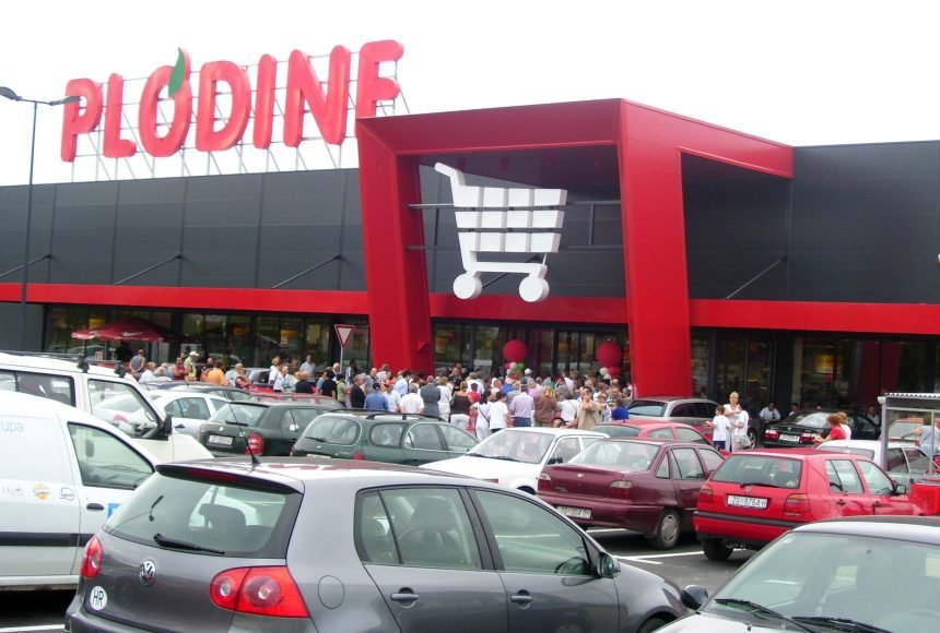 Nezadovoljni radnici Plodina zaključali  supermarket i obustavili rad: Ne mogu više trpjeti nepravdu i pritiske