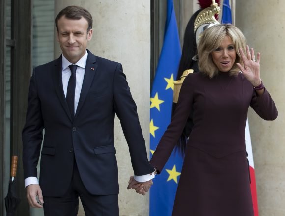 Brigitte ponovno osramotila Emmanuela: Francuski predsjednik djeluje kao poslušni dječačić koji se boji stroge učiteljice Brigitte ponovno osramotila Emmanuela: Francuski predsjednik djeluje kao poslušni dječačić koji se boji stroge učiteljice
