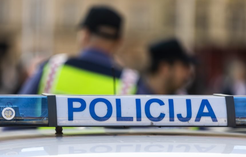 Muškarac i policija namjestili klopku  “striptizeti” koja ga je ucjenjivala: Ona ima sasvim drugu priču