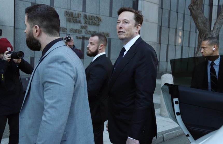 Musku se ne piše dobro: Tesla rapidno propada, Trumpove carine bi je mogle dokrajčiti – spas vidi u robotima