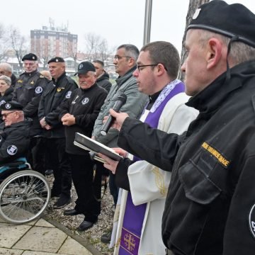 Nove kazne za kockanje i pijančevanje na javnom mjestu: Posebno se “udara po džepu” one koji uzvikuju “Za dom spremni”
