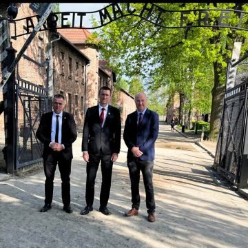 Čelnici Domovinskog pokreta posjetili Auschwitz: Treba istražiti sve kontroverze oko Jasenovca, kako do 1945.  tako i nakon te godine