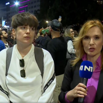 Tomaševićeva vijećnica na prosvjedima u Beogradu: Moramo pokazati snagu da budemo u zajedništvu, da budemo rame uz rame