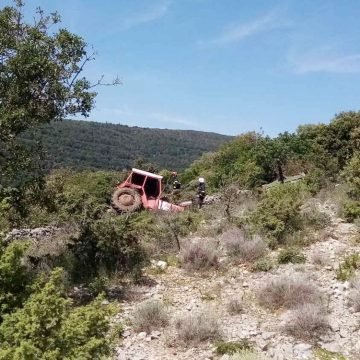 STRAVA U ISTRI: Prevrnula se prikolica puna maturanata. Otkazale kočnice na nizbrdici?