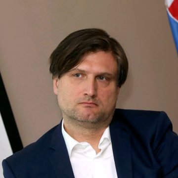 Je li se “poduzetnički guru” Saša Cvetojević posvađao sam sa sobom: Jedno govori sada, a nešto sasvim drugo je govorio  2019. godine