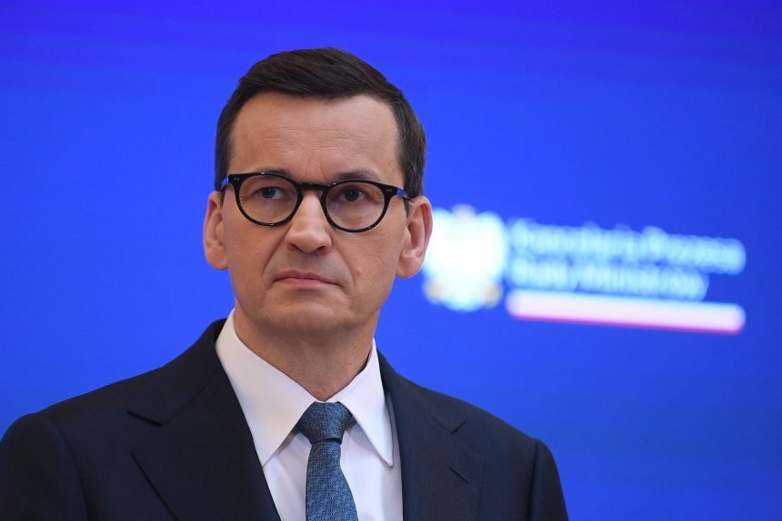 VIDEO: Poljski premijer objavio video koji najbolje pokazuje tko vodi ispravnu migrantsku politiku: Francuska gori, pogledajte Poljsku