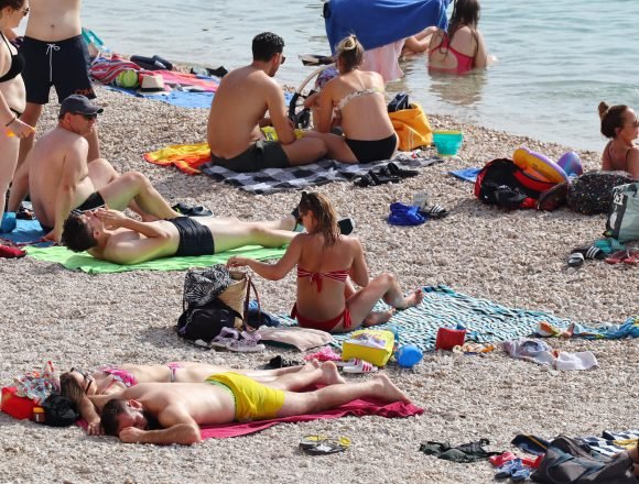 I premijer upozorava: Ne dižite cijene u turizmu, i drugi imaju sunce i more i plaže – nismo jedini I premijer upozorava: Ne dižite cijene u turizmu, i drugi imaju sunce i more i plaže – nismo jedini